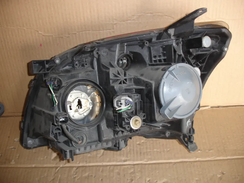 Фары оптика Toyota Avensis AZT250 Цена указана за одну