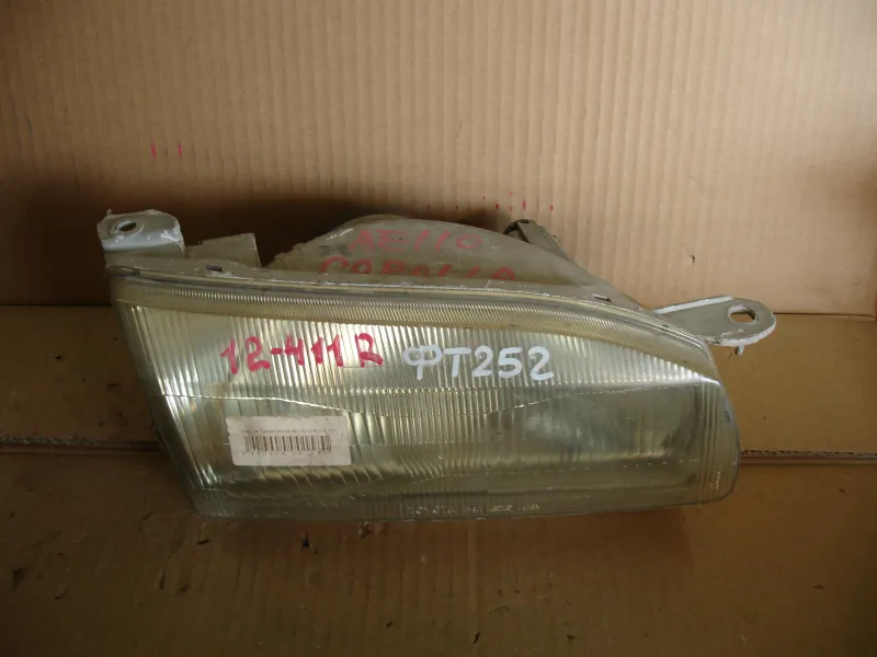 Фары оптика Toyota Corolla EE111 Цена указана за одну