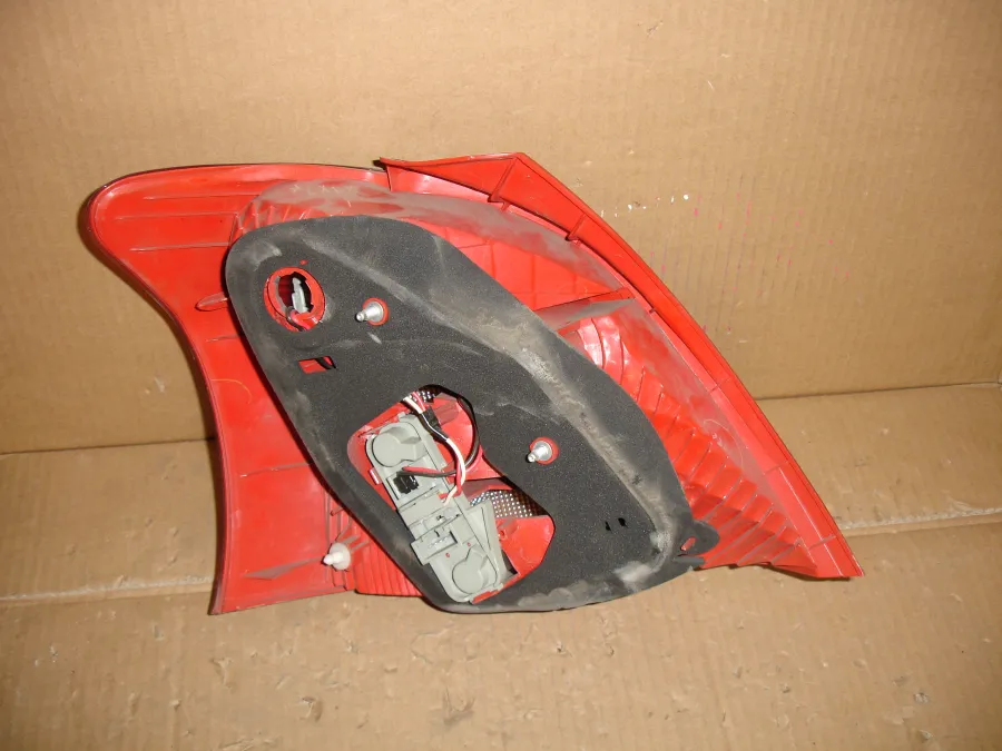 Фонарь стоп-сигнала Toyota Vitz NCP95 цена за один