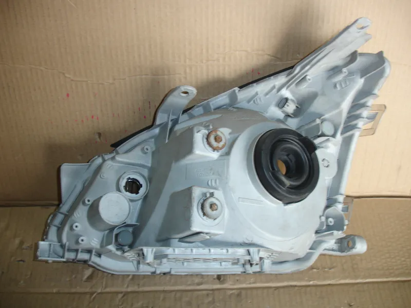 Фара оптика Toyota Premio R+L пара. Цена указана за пару