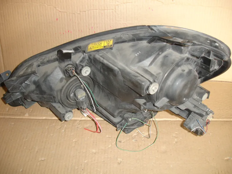 Фары оптика Toyota Ipsum Ксенон 1 модель хром фон правая