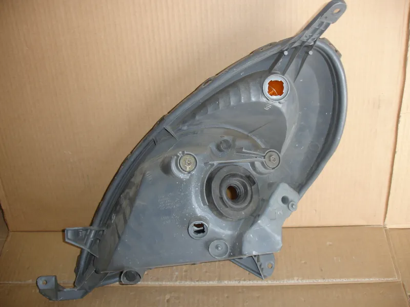 Фары оптика Toyota Funcargo NCP21 Цена указана за одну