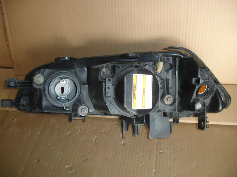 Фары оптика Honda ксенон Torneo CL3 Цена указана за одну