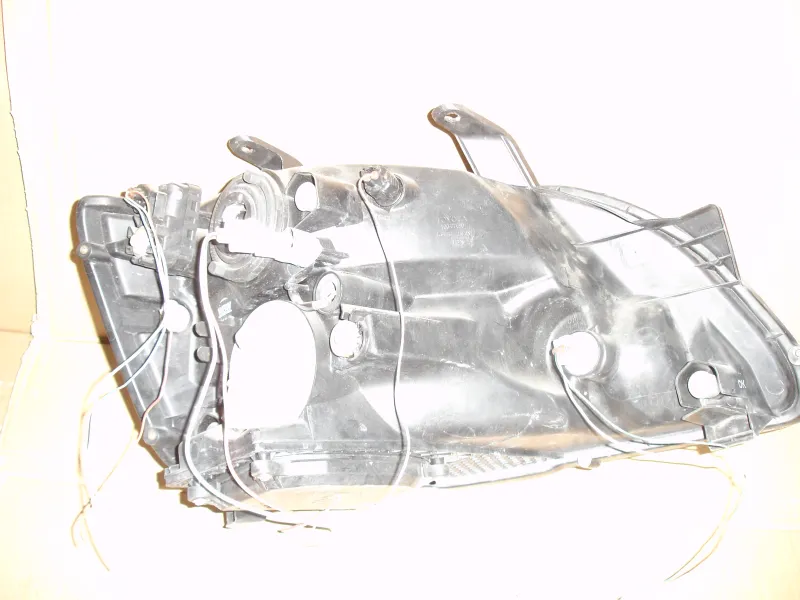 Фары оптика Toyota NOAH AZR65G ксенон Цена указана за одну