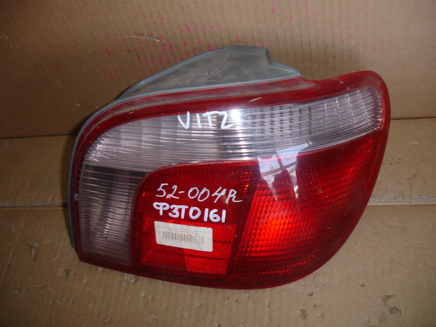 Фонарь стоп-сигнала Toyota Vitz SCP10 цена за один