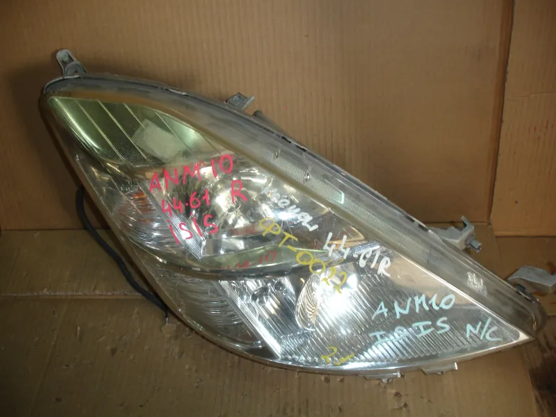 Фары оптика Toyota Isis ANM10G ксенон Цена указана за одну