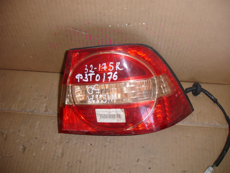 Фонарь стоп-сигнала Toyota Vista SV50 цена за один