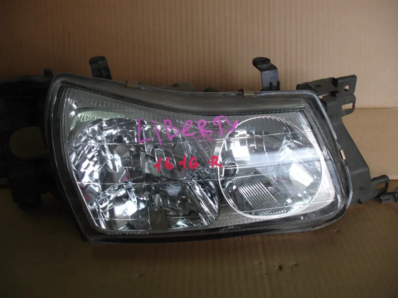 Фары оптика Nissan Liberty PM12 Цена указана за одну