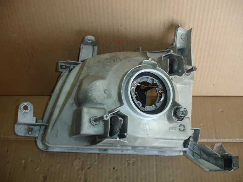 Фары оптика Toyota Toyota Liteace Noah галоген цена за одну