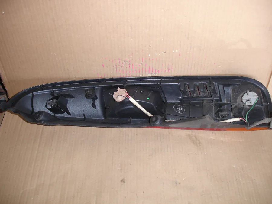 Фонарь стоп-сигнала Toyota Cami J100E