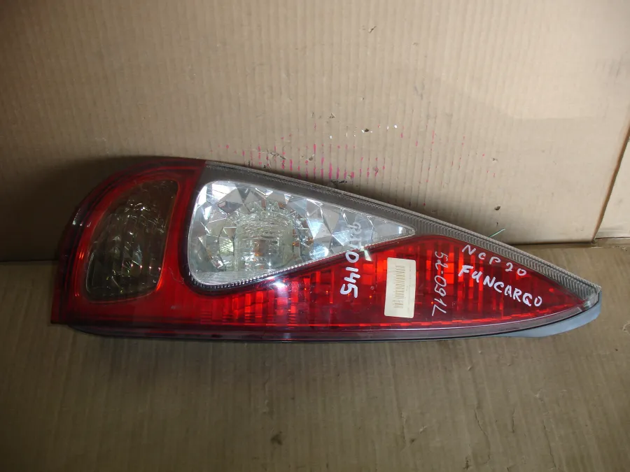 Фонарь стоп-сигнала Toyota Funcargo NCP20
