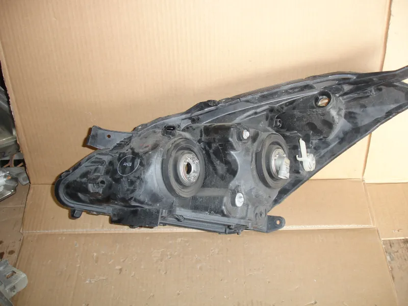 Фары оптика Toyota Wish ZNE10 Цена указана за одну