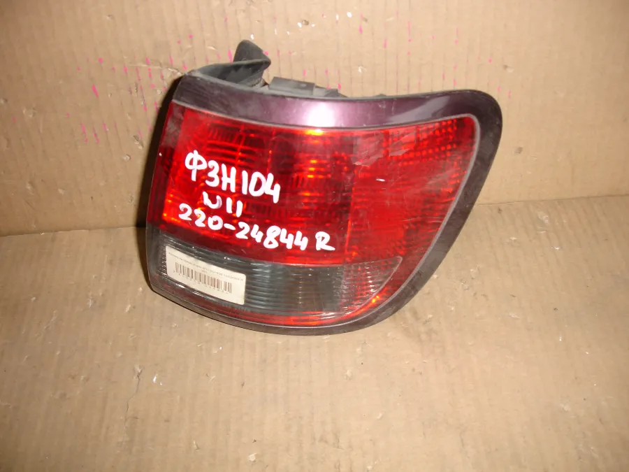 Фонарь стоп-сигнала Nissan Pulsar N13