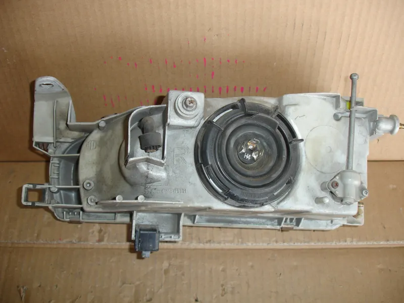 Фары оптика Toyota Sprinter AE100 Цена указана за одну