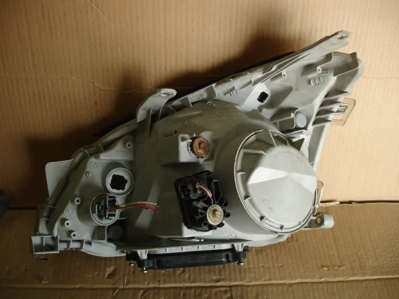 Фары оптика Toyota Premio AZT240 Цена указана за одну