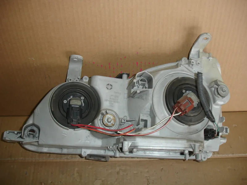 Фары оптика Toyota Gaia ACM10G Цена указана за одну