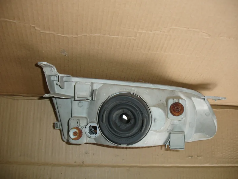 Фары оптика Toyota Sprinter Цена указана за одну