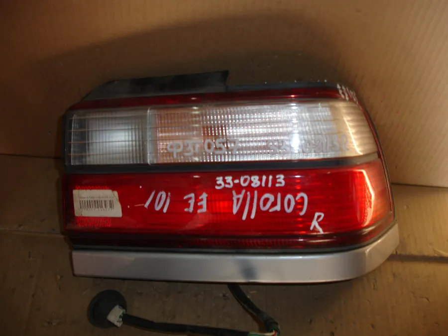 Фонарь стоп-сигнала Toyota Corolla EE101 цена за один