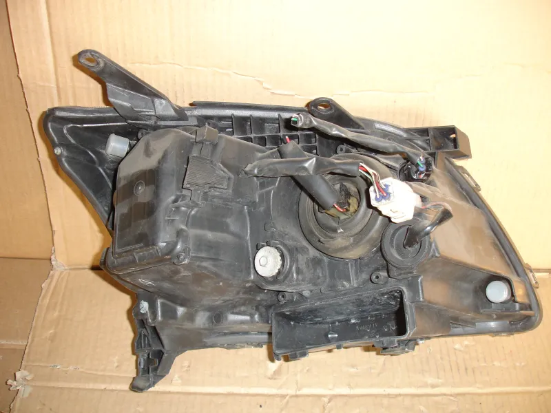 Фары оптика Toyota Avensis AZT245 Цена указана за одну