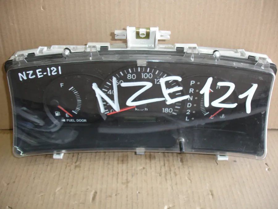 Панель приборов Toyota Corolla NZE121 (9 поколение) 2000-2007
