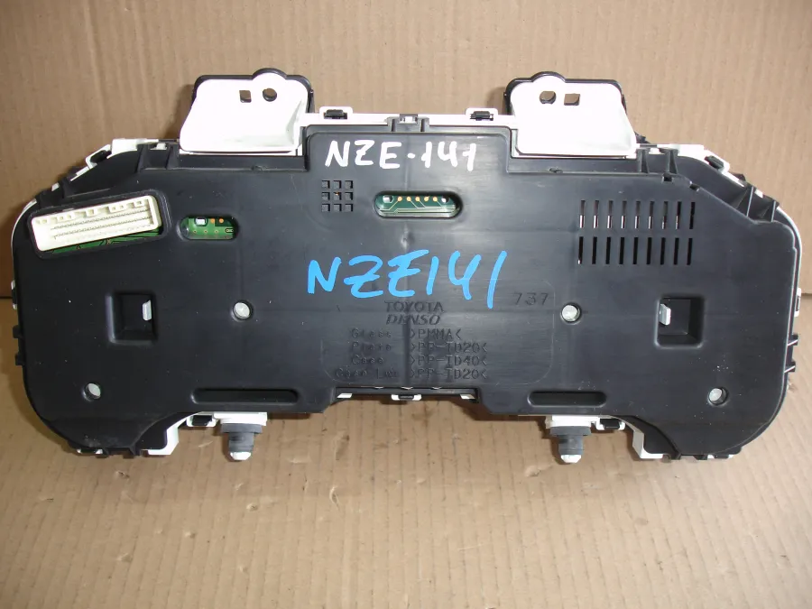Панель приборов Toyota Corolla Fielder NZE141G (2 поколение) 2006-2012