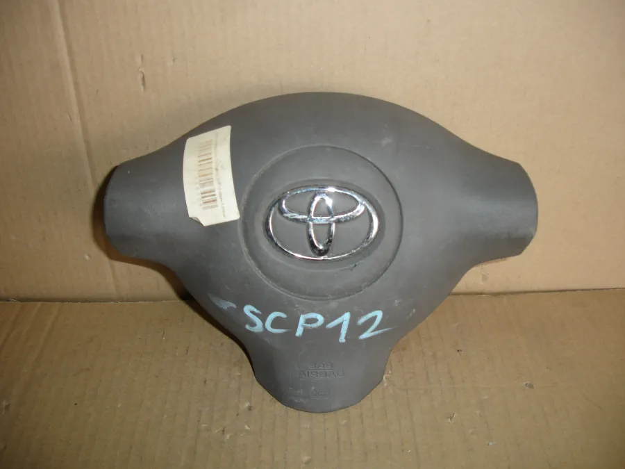 Аирбаг водительский на Toyota Vitz SCP10