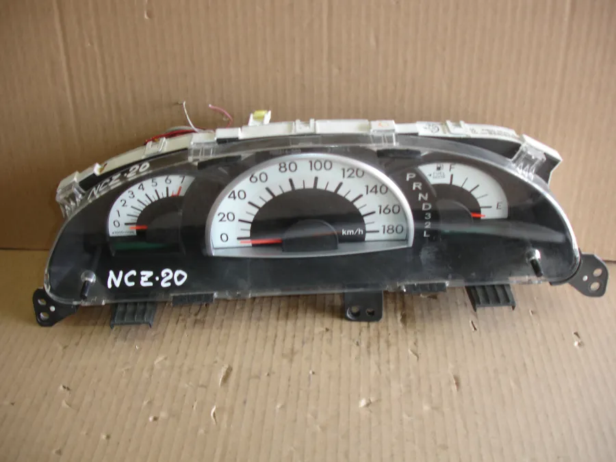 Панель приборов Toyota Raum NCZ20 (2 поколение) 2003-2011
