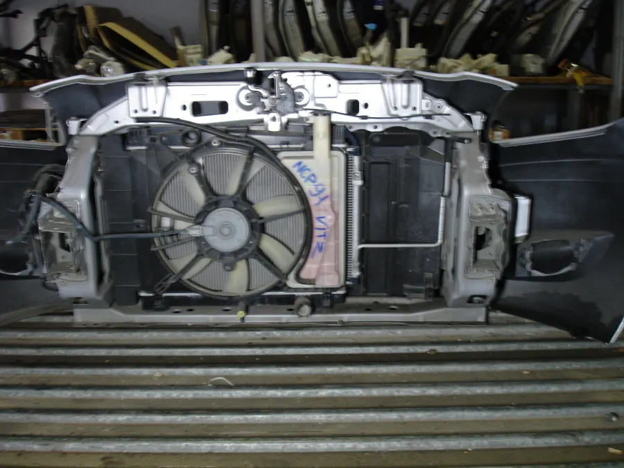 Ноускат Toyota Vitz NCP91 серебро