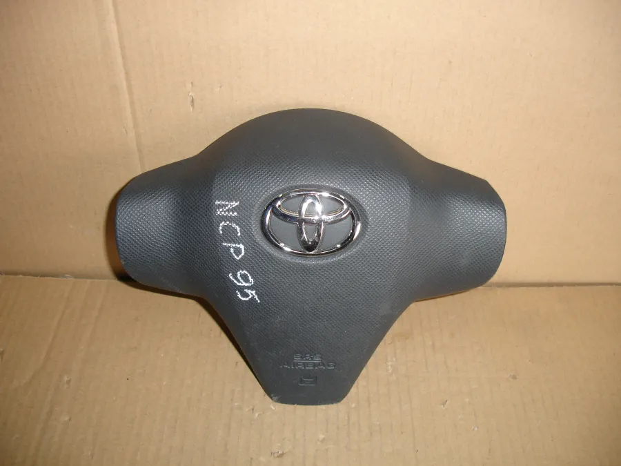 Аирбаг водительский на Toyota Vitz NCP95