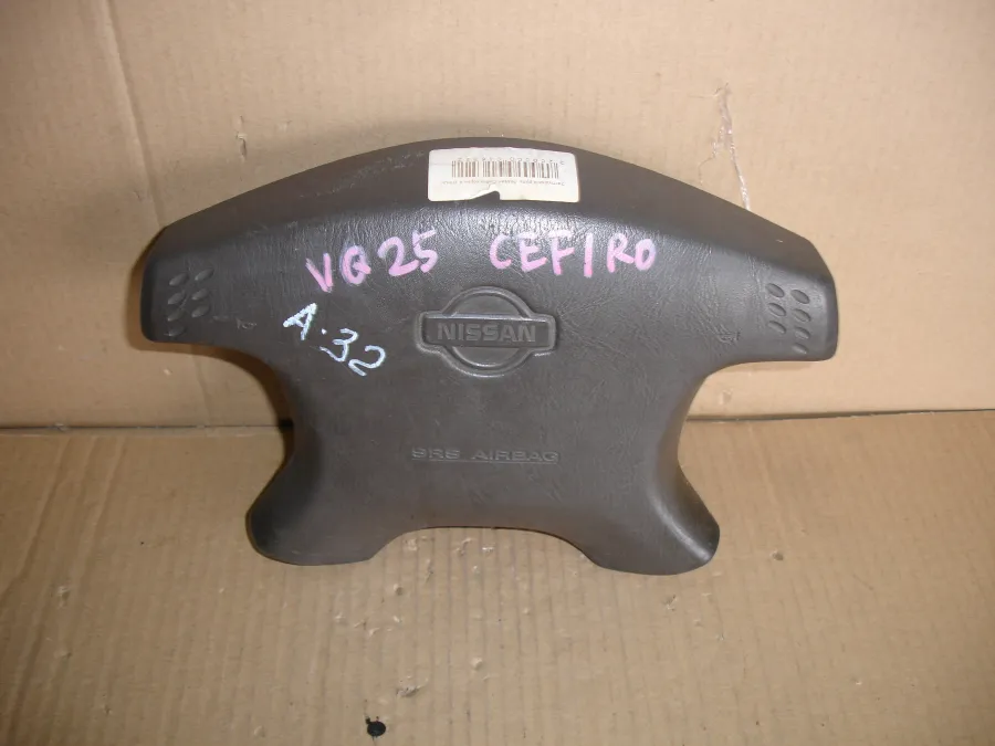 Аирбаг водительский на Nissan Cefiro A32
