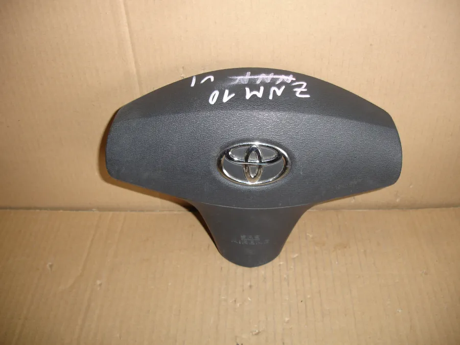 Аирбаг водительский на Toyota Isis ZNM10G