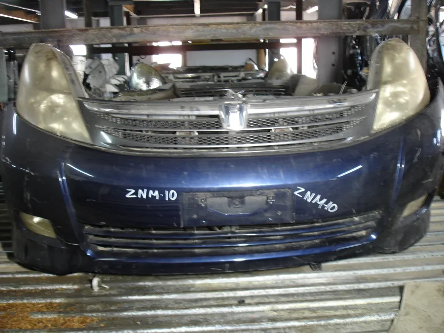 Ноускат Toyota Isis ZNM10G без основного радиатора