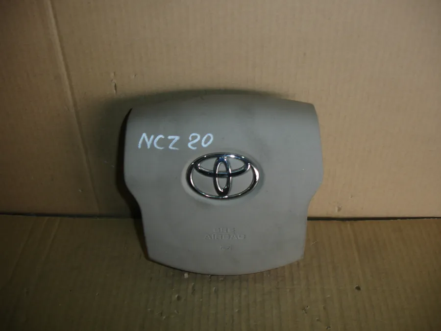 Аирбаг водительский на Toyota Raum NCZ20