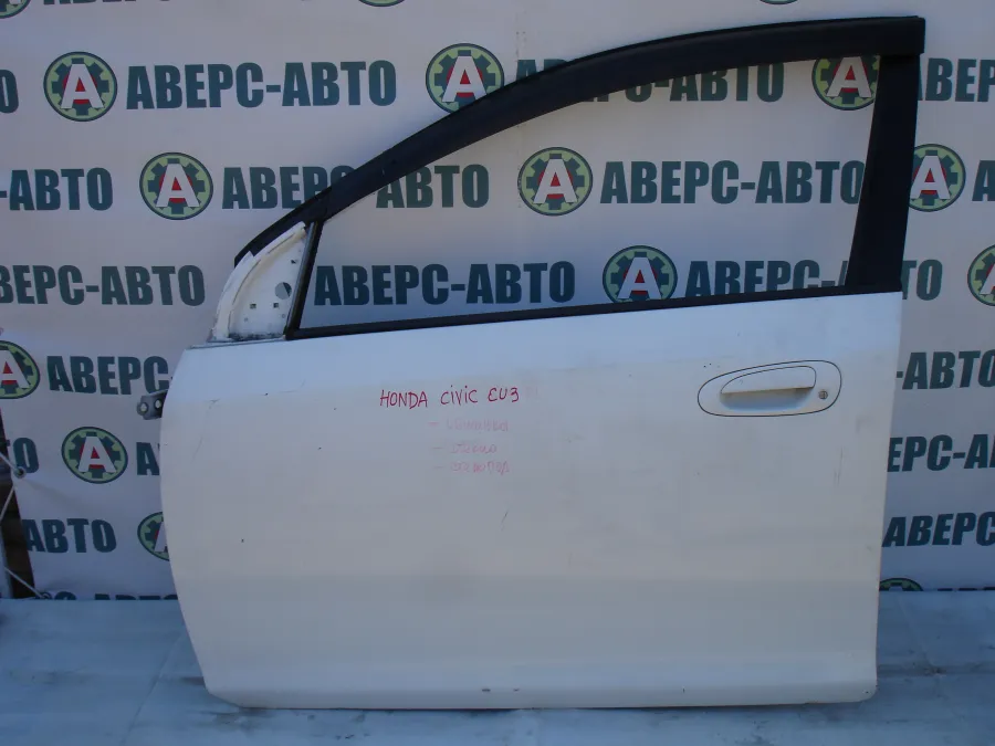 Дверь боковая левая передняя Honda Civic ES1 белая