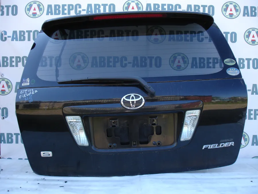 Дверь багажника Toyota Corolla Fielder NZE121 черная
