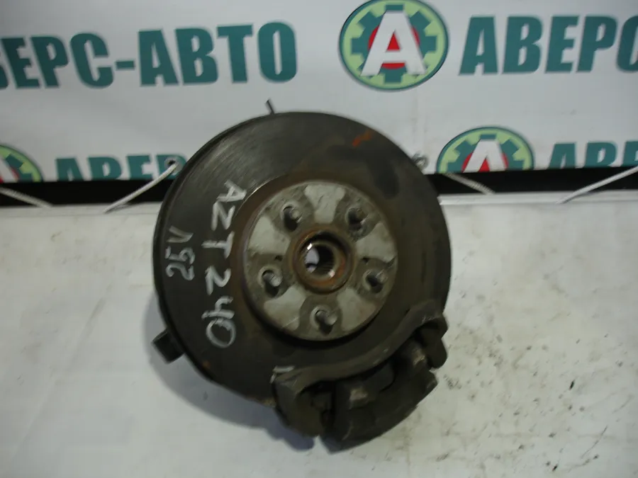 Ступица левая передняя Toyota Premio AZT240 в сборе