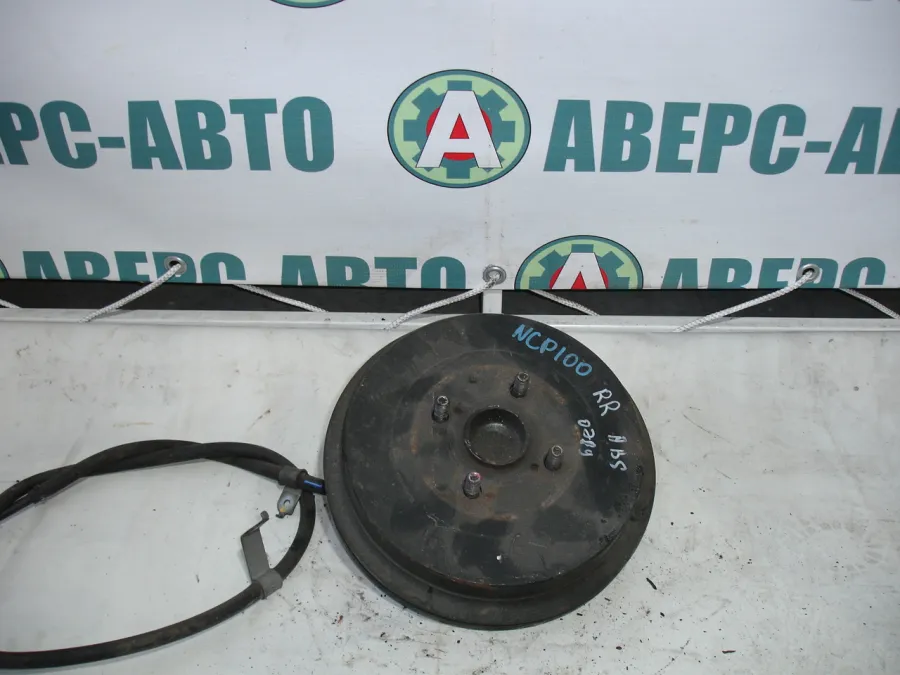 Ступица правая задняя Toyota Ractis NCP100 в сборе с ABS
