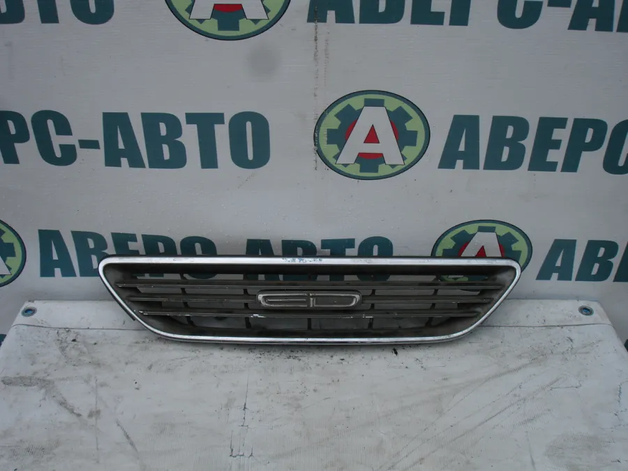 Решетка радиатора Toyota Carina ED ST202