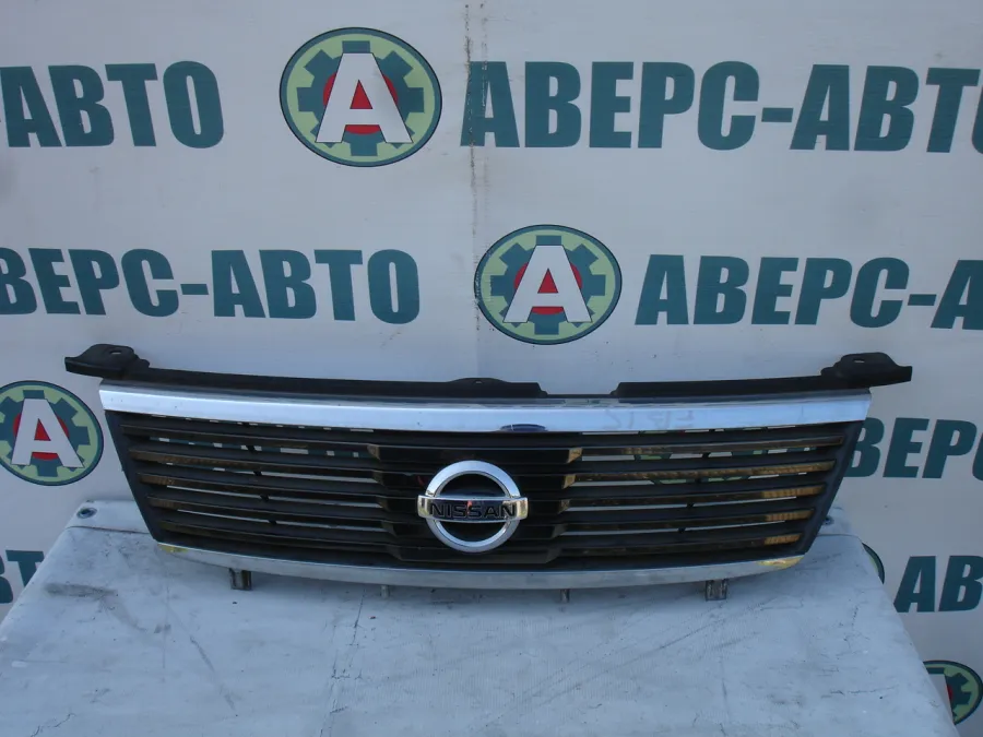 Решетка радиатора Nissan Sunny FB15