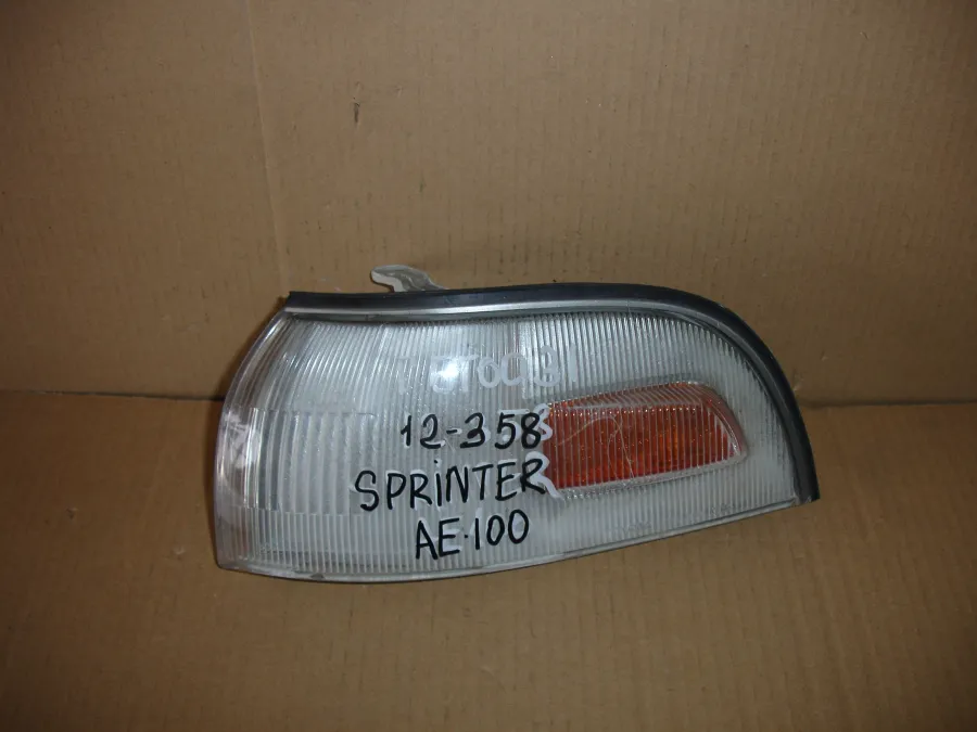 Габарит левый передний Toyota Sprinter AE100