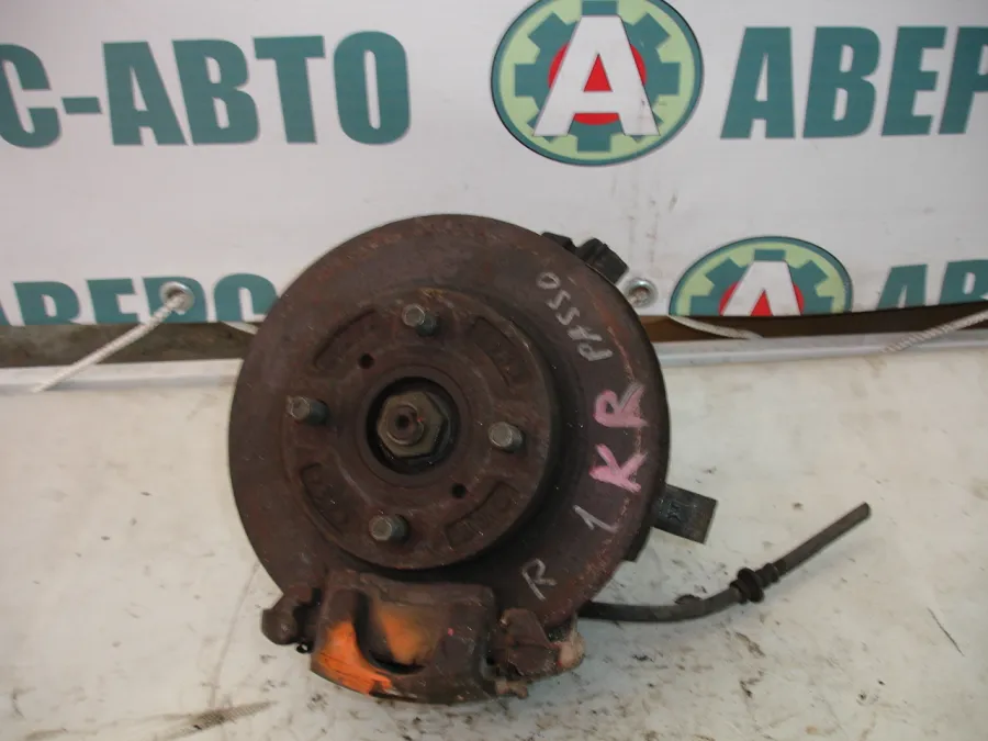 Ступица правая передняя Toyota Passo KGC30