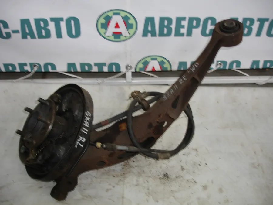 Ступица левая задняя Toyota RAV4 SXA11 в сборе