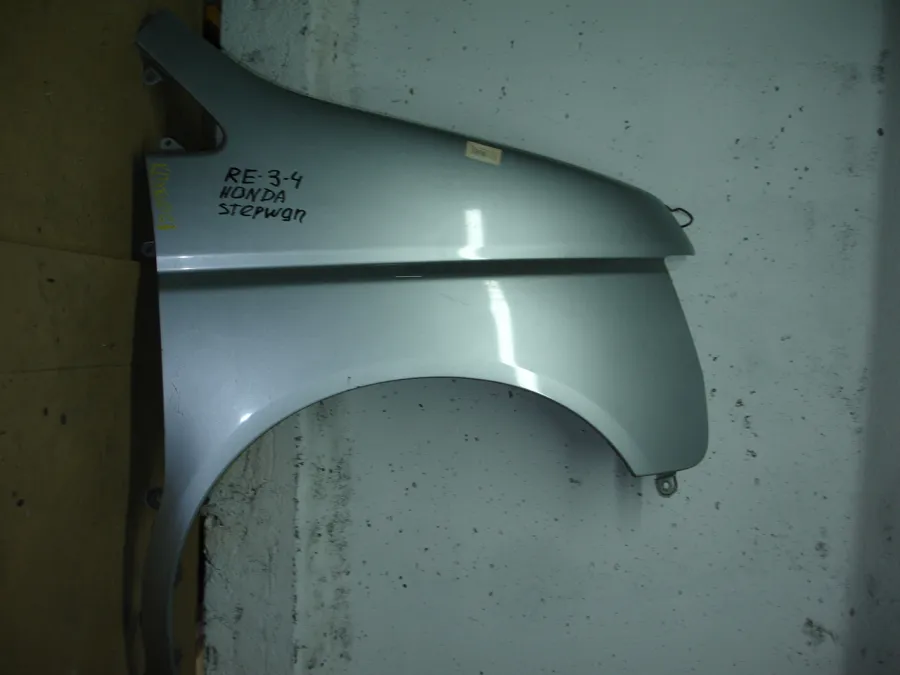 Крыло правое Honda Stepwgn RF3 Серебро