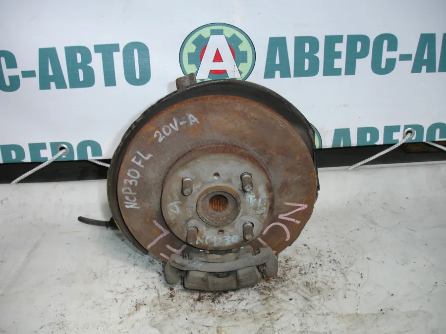 Ступица левая передняя Toyota BB NCP30 в сборе