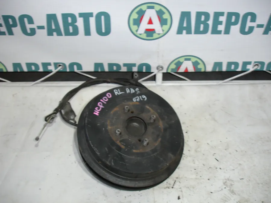 Ступица левая задняя Toyota Ractis NCP100 в сборе с ABS