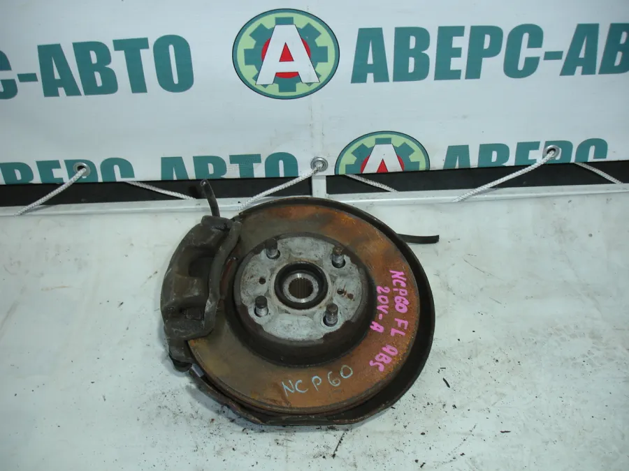 Ступица левая передняя Toyota IST NCP60 в сборе с ABS