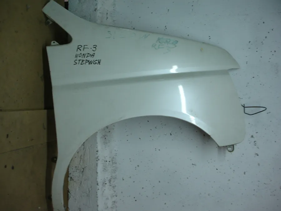 Крыло правое Honda Stepwgn RF3 Белое