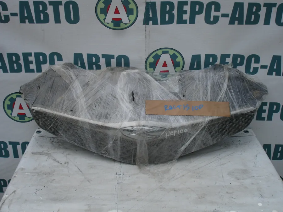 Решетка радиатора Toyota Ractis NCP100