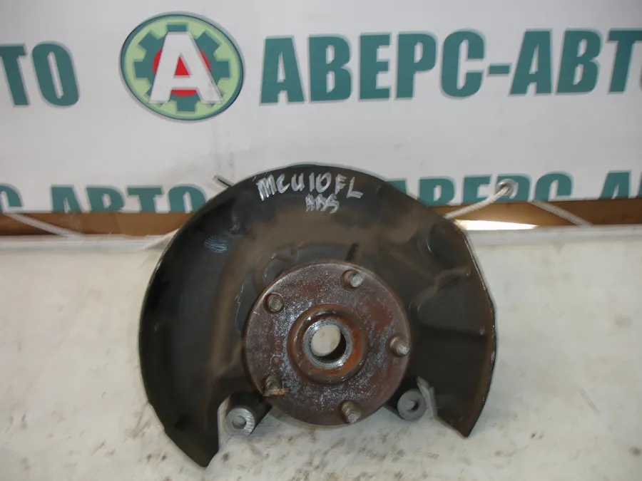Ступица левая передняя Toyota Harrier MCU10W
