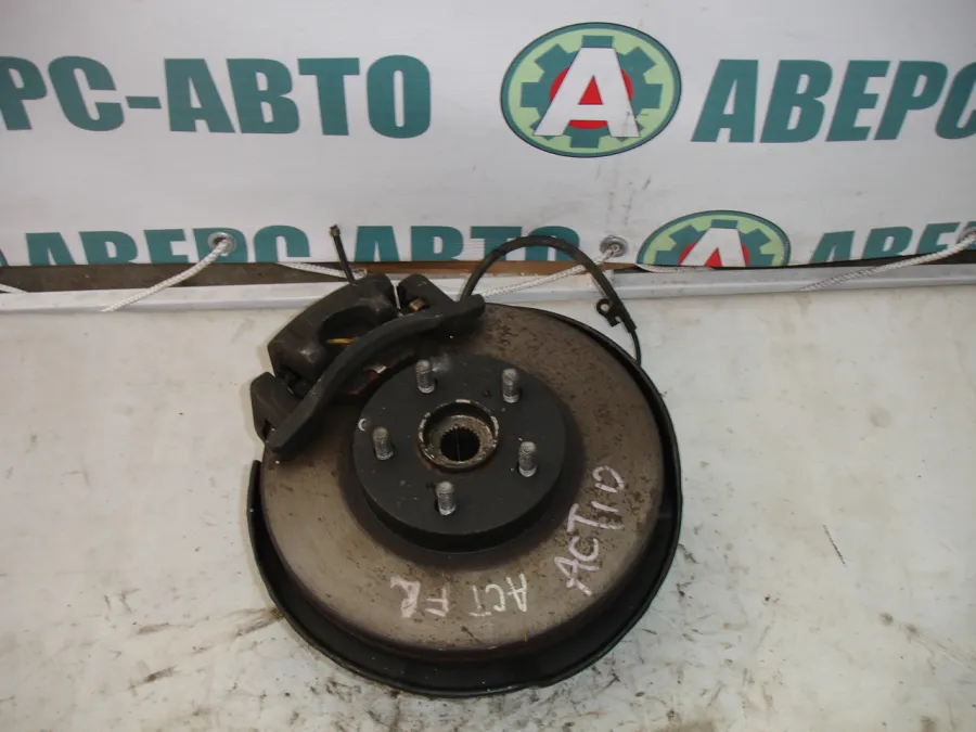 Ступица правый передний Toyota OPA ACT10